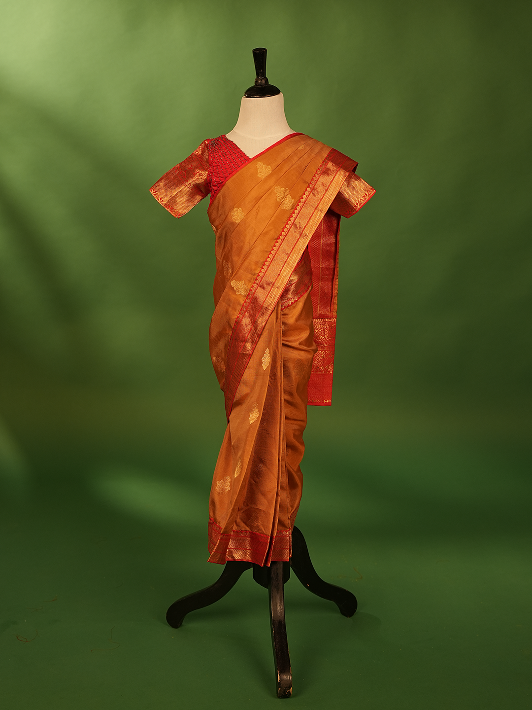 Kids Nauvari saree in red and orange